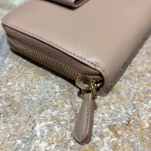 Authentic Prada cameo saffiano full zip bow wallet - Picture 8 of 12